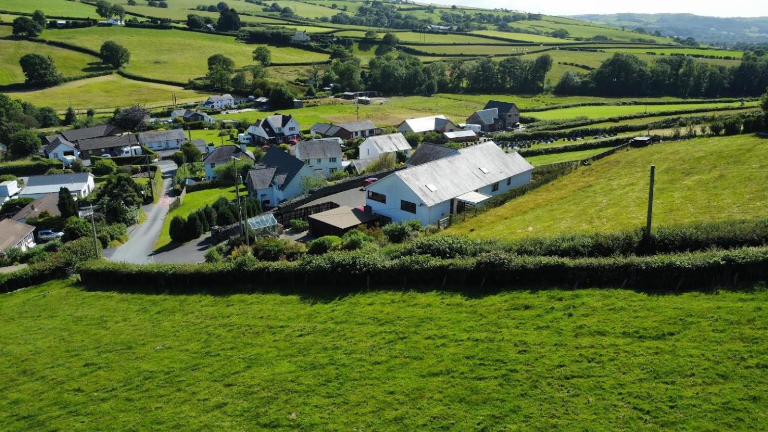 Y Grange Bed & Breakfast Llanfihangel-y-Creuddyn ภายนอก รูปภาพ