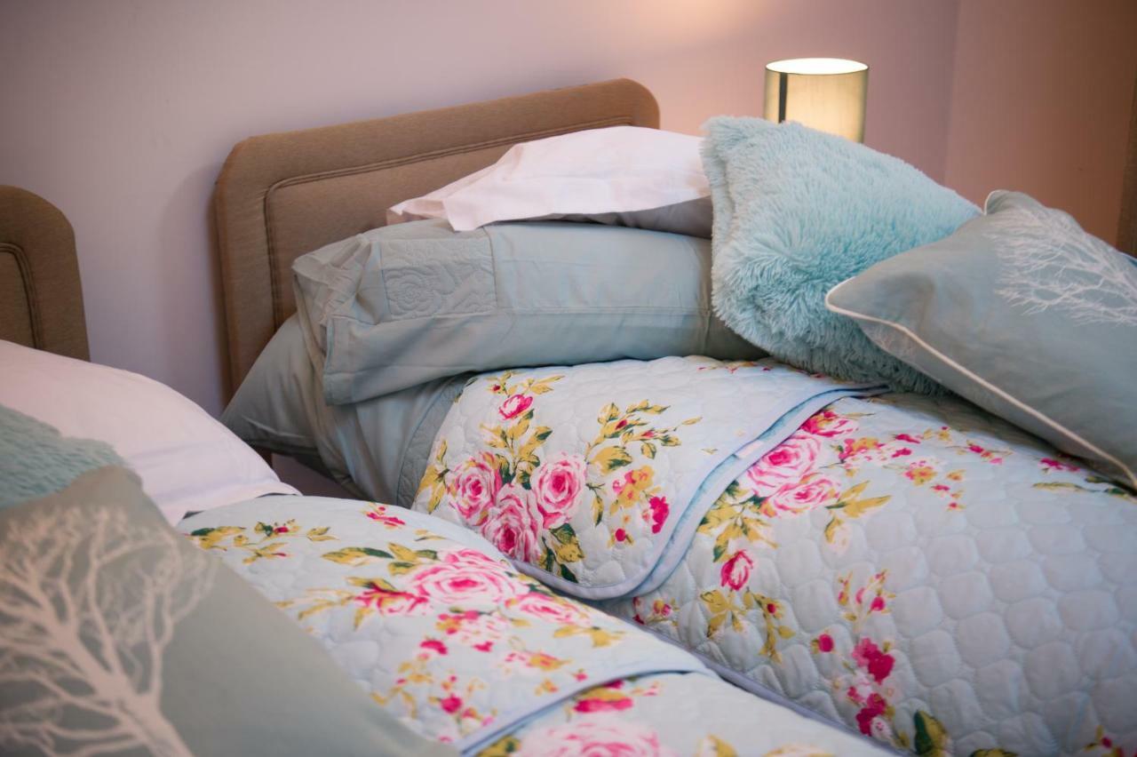 Y Grange Bed & Breakfast Llanfihangel-y-Creuddyn ภายนอก รูปภาพ