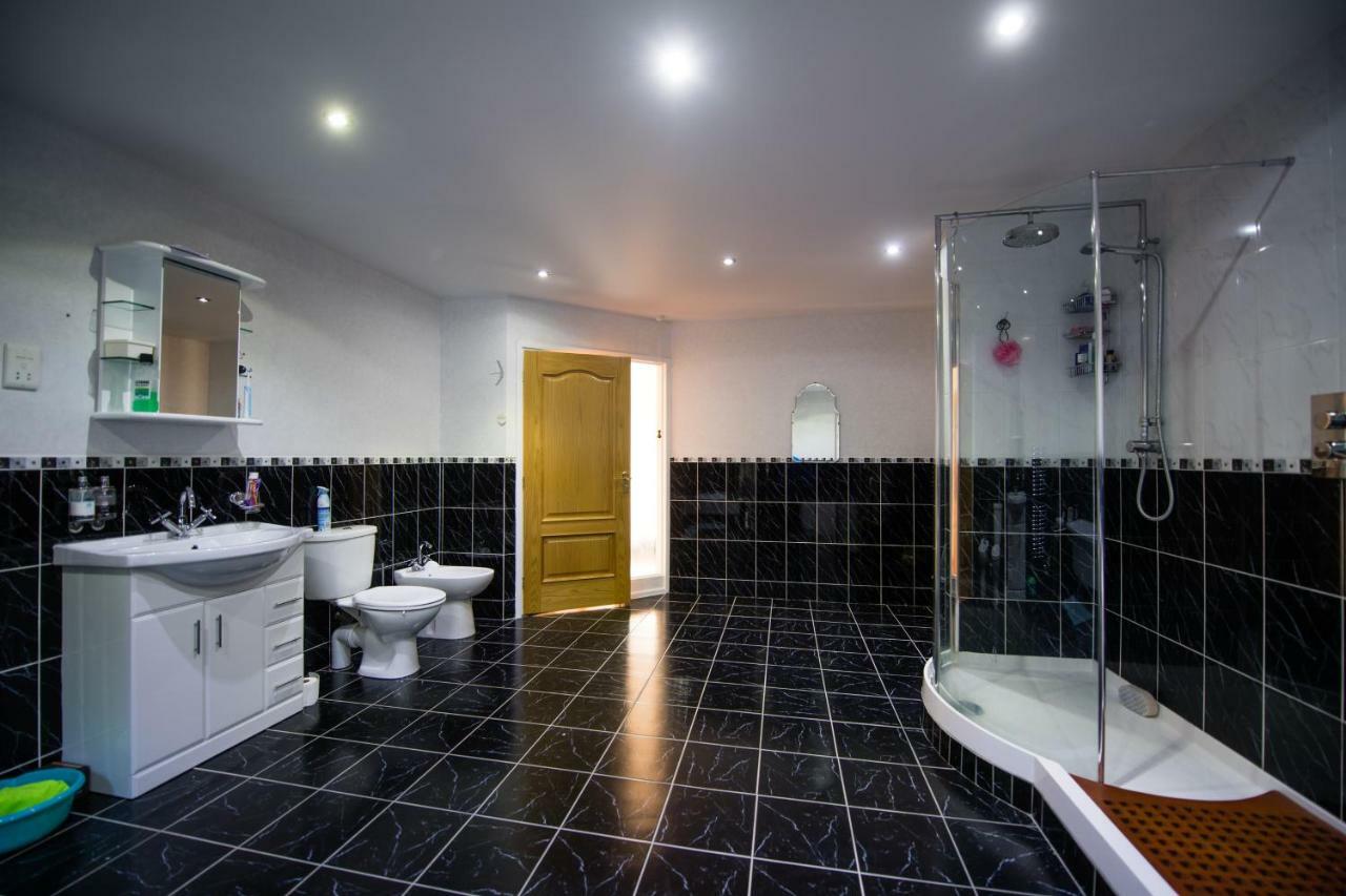 Y Grange Bed & Breakfast Llanfihangel-y-Creuddyn ภายนอก รูปภาพ