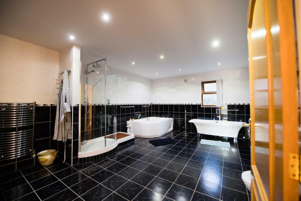 Y Grange Bed & Breakfast Llanfihangel-y-Creuddyn ภายนอก รูปภาพ