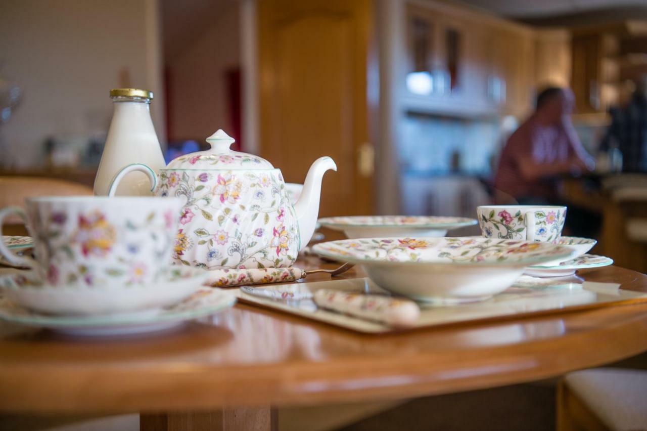 Y Grange Bed & Breakfast Llanfihangel-y-Creuddyn ภายนอก รูปภาพ
