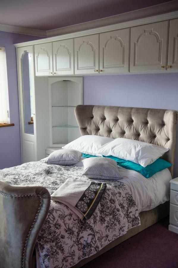 Y Grange Bed & Breakfast Llanfihangel-y-Creuddyn ภายนอก รูปภาพ