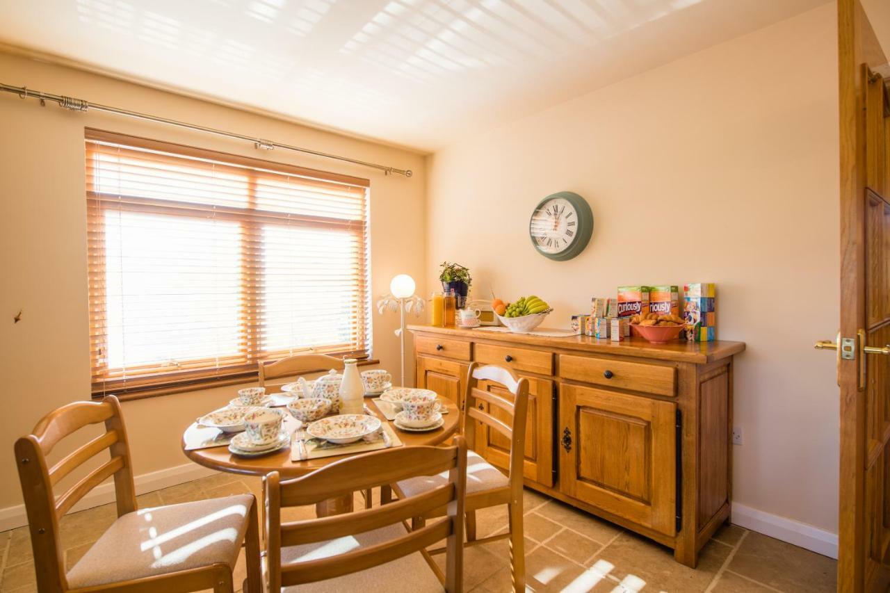 Y Grange Bed & Breakfast Llanfihangel-y-Creuddyn ภายนอก รูปภาพ