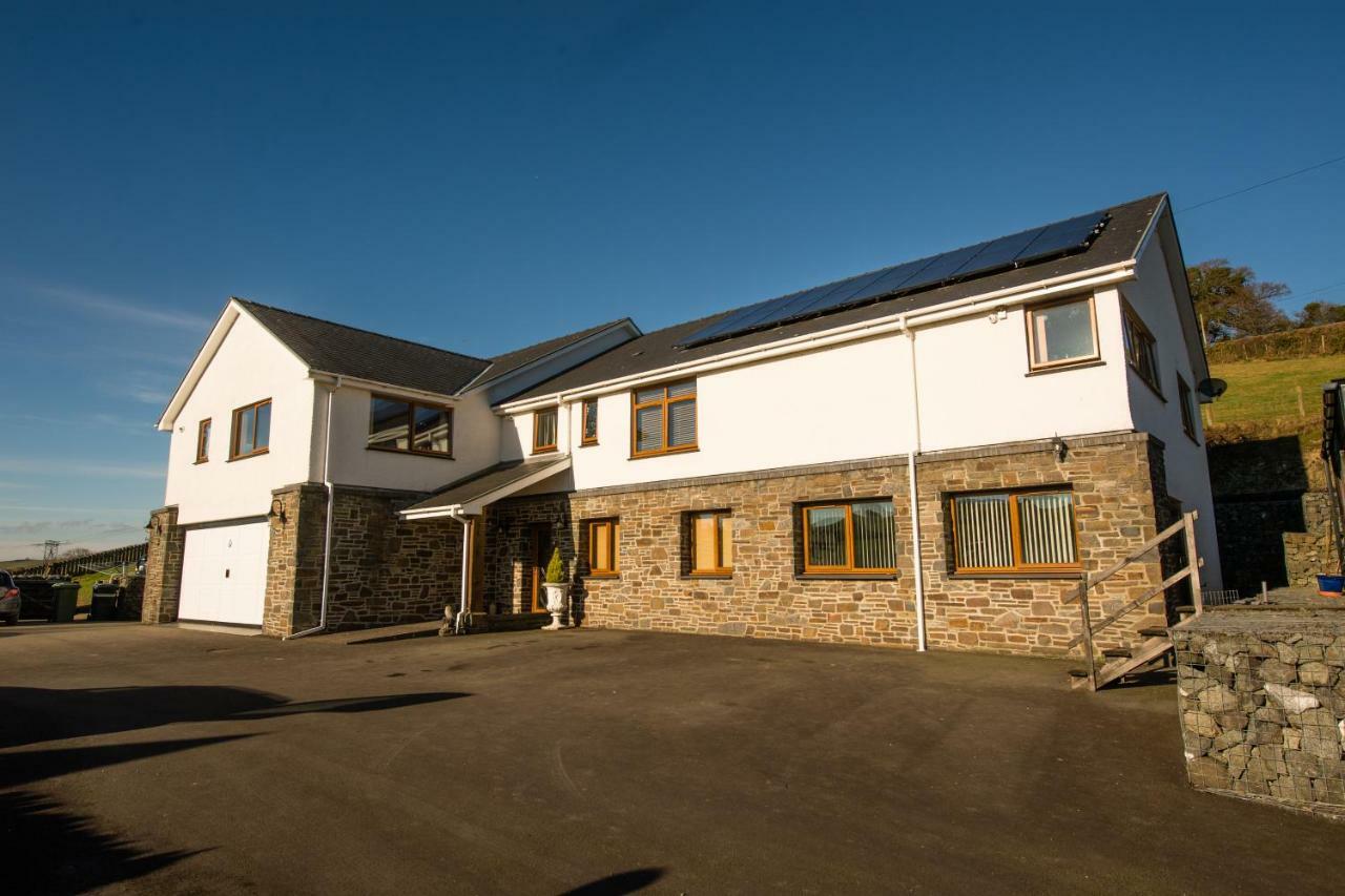 Y Grange Bed & Breakfast Llanfihangel-y-Creuddyn ภายนอก รูปภาพ
