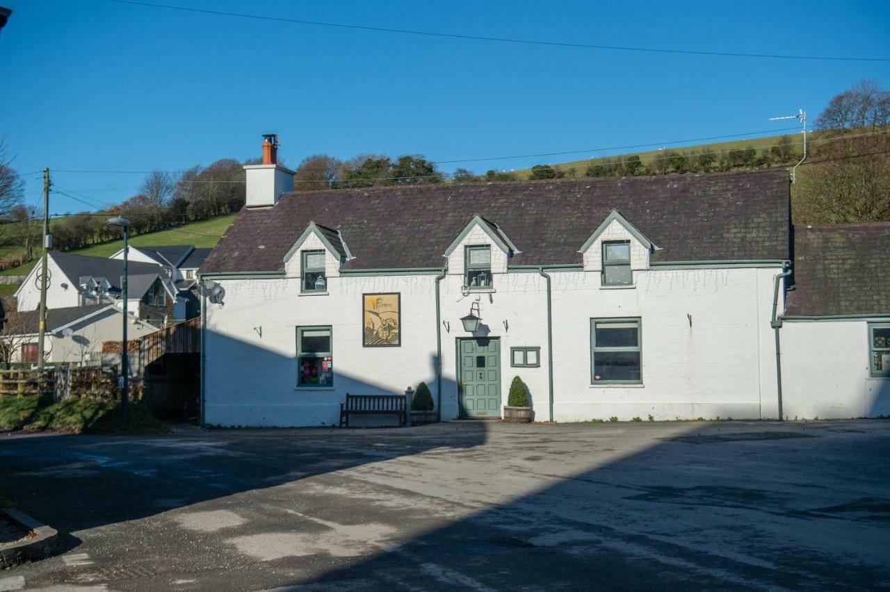 Y Grange Bed & Breakfast Llanfihangel-y-Creuddyn ภายนอก รูปภาพ