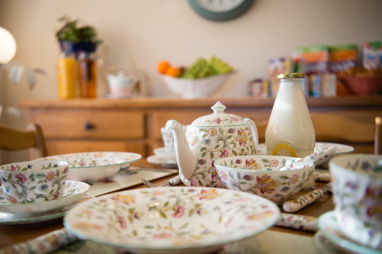 Y Grange Bed & Breakfast Llanfihangel-y-Creuddyn ภายนอก รูปภาพ