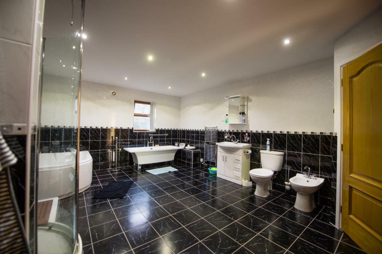 Y Grange Bed & Breakfast Llanfihangel-y-Creuddyn ภายนอก รูปภาพ