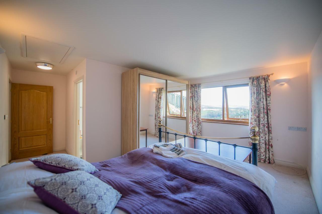 Y Grange Bed & Breakfast Llanfihangel-y-Creuddyn ภายนอก รูปภาพ