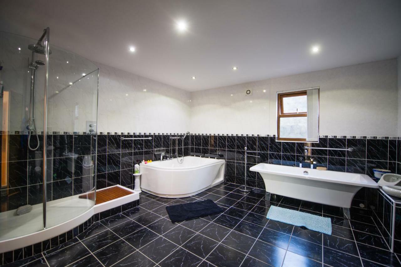 Y Grange Bed & Breakfast Llanfihangel-y-Creuddyn ภายนอก รูปภาพ