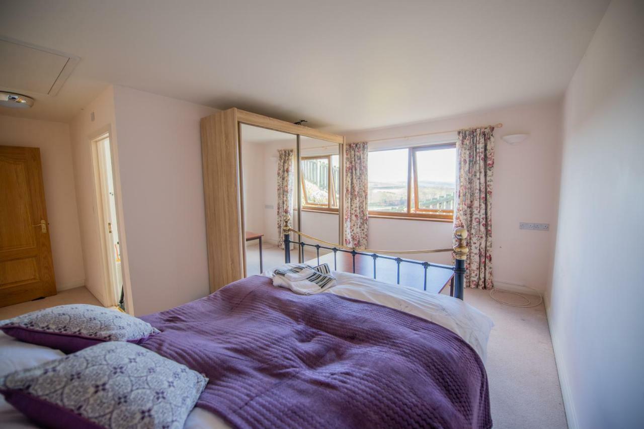 Y Grange Bed & Breakfast Llanfihangel-y-Creuddyn ภายนอก รูปภาพ