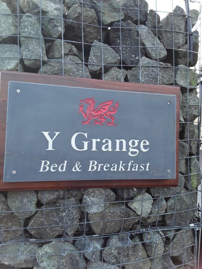 Y Grange Bed & Breakfast Llanfihangel-y-Creuddyn ภายนอก รูปภาพ